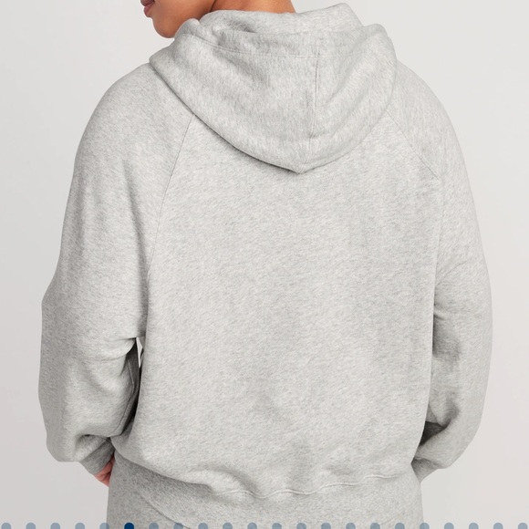 NWT OLD NAVY Oversized Fleece Logo Graphic Hoodie Color: Light Heather Gray - Picture 6 of 7